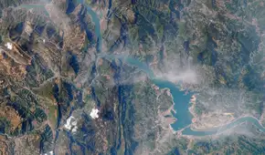 China se despide de la energía solar y eólica: genera 11.000.000.000 kWh casi a la misma altura de la Torre Eiffel