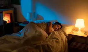 Estudio revela que dormir con las luces encendidas aumenta en más del 50% los riesgos de sufrir una insuficiencia cardíaca