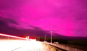 Una llamarada solar impacta a la Tierra y provoca auroras australes que tiñen de rosa los cielos de Chile