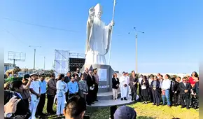 Develan monumental estatua del papa León XIV en Chiclayo: ceremonia congregó a miles de fieles