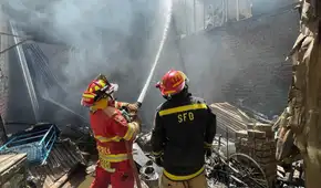 Piura: incendio reduce a cenizas una vivienda y un puesto de venta de frutas
