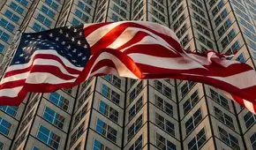 Economía de Estados Unidos resiste, pero con caída de empleo y presión del costo de vida