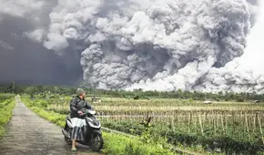 Indonesia activa nivel de advertencia tras la erupción del volcán Semeru y evacúa a cientos de residentes