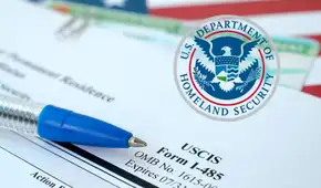 USCIS anuncia los trámites migratorios que quedan suspendidos en EE.UU. para ciudadanos de 19 países