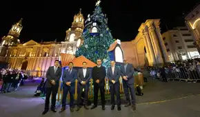 Caja Arequipa enciende la Navidad con el primer árbol interactivo del país