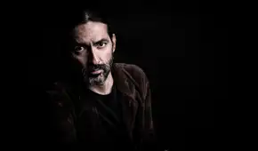 Stuart Flores: “Si mis libros hablan del mundo interior del creador es porque es el único que conozco de manera auténtica y en el que puedo desplazarme sin máscaras”