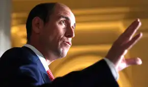 Jefe de campaña de Kast habla sobre indulto a condenados por violación a menores tras críticas de Jara