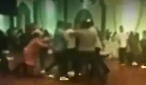 Padres y madres de familia terminan peleando en fiesta de promoción escolar y menores intentan separarlos en Huaraz