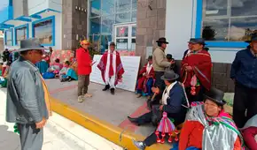 Aymaras de Pisacoma toman local municipal tras negativa de alcalde a rendir cuentas