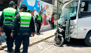 Conductor de microbús choca contra pared de colegio en Arequipa: en medio del impacto un docente perdió la vida