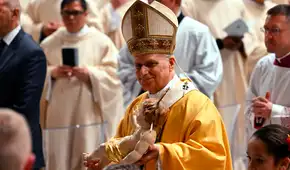 El papa León XIV celebró su primera misa de Navidad en el Vaticano y envió un mensaje de "caridad y esperanza"