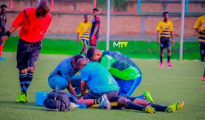 Jugador muere tras desplomarse en pleno partido de la segunda división de Burundi: se habría tragado una moneda