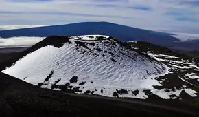¿Sabías que existe un volcán que supera al Everest por casi 2.000 metros, está 'cerca' de México y sería el más alto de la Tierra?