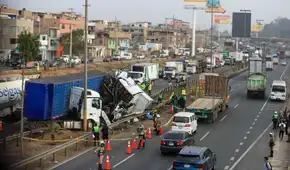 Choque múltiple entre cinco vehículos deja dos fallecidos y 5 heridos en la Panamericana Sur
