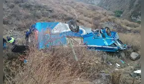 Bus de transporte interprovincial se vuelca y deja 3 muertos y 20 heridos en Arequipa
