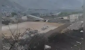 Colapsa puente en construcción en Ayacucho por intensas lluvias: obra estaba próxima a ser inaugurada