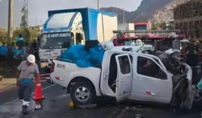 Choque entre camioneta y tráiler deja dos menores y dos adultos fallecidos en la Panamericana Norte