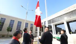 Se inició ceremonia de izamiento del Pabellón Nacional y de la bandera de Sullana en la sede principal de la corte “Enrique Mendoza Ramírez”