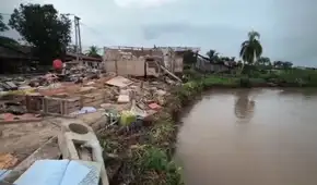 Iquitos: ciudadanos destruyen sus viviendas ante incremento del río Ucayali