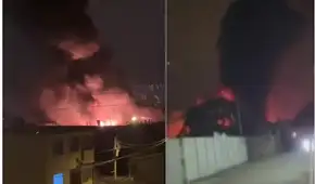 Incendio de grandes proporciones consume fábrica de plásticos en Puente Piedra