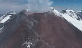 Volcán Sabancaya registró explosión de cenizas que alcanzó 3.400 metro de altura y genera alerta naranja en Arequipa, según IGP