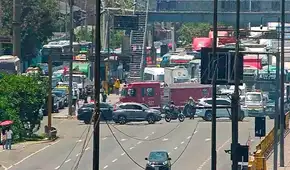Incendio de vehículo genera congestión en Vía Evitamiento en Ate