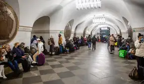 Kiev suspende su servicio de metro y enfrenta graves interrupciones de agua tras ataques de Rusia