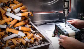 Científicos chinos revelan que las colillas de cigarrillos podrían ser materiales clave para almacenar energía y crear baterías