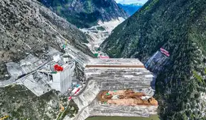 China está dispuesta a romper un récord hidraúlico: construyen la presa más alta del mundo que sería comparada con un rascacielos de 100 pisos