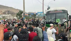 Transportistas bloquean av. Néstor Gambetta tras ataque a cobradora de combi en Ventanilla