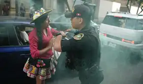 Policía quita bengala y se burla de manifestantes durante protesta contra ''albergue'' de Milagros Jaúregui