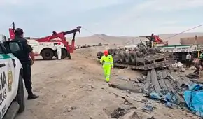 Tragedia en Huacho: cuatro adultos y un menor a bordo de miniván mueren aplastados por tráiler en el km 103 de la Panamericana Norte