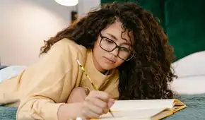 Estas 3 actividades sencillas a lo largo de la vida pueden reducir hasta en 38% el riesgo de Alzheimer, según estudio