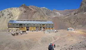 El abandonado hotel en la Cordillera de los Andes que obtuvo el récord por ser el más alto del mundo: 4.300 m.sn.m