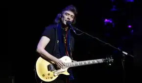 Steve Hackett: “En los últimos tiempos la música se ha vuelto mucho más superficial”
