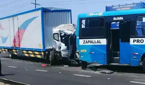 Choque entre camión de carga y bus de El Chino genera intenso tráfico en la Panamericana Norte, a la altura de Puente Piedra