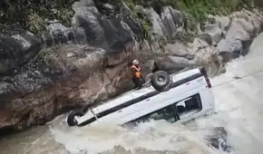 Miniván con más de 20 pasajeros cae al Río Rímac tras chocar con camioneta en Huarochirí: cinco personas fallecieron