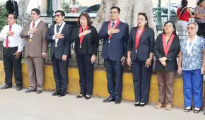Jueces y personal de la Corte Superior de Piura participaron del izamiento del Pabellón Nacional