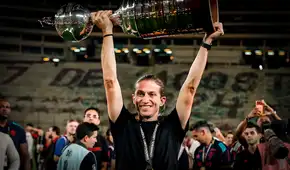 Filipe Luís pasó de ganar la Copa Libertadores con Flamengo en Lima a ser despedido de forma absurda: lo botaron tras golear 8-0