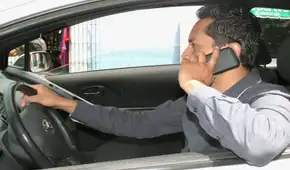 Uno de cada cinco peruanos entre 18 a 25 años usa el celular al conducir en Lima: estudio revela serios riesgos en el tráfico