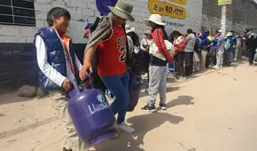 Arequipeños hacen filas desde la madrugada por un balón de gas doméstico: hay incremento de precio y temor a escasez