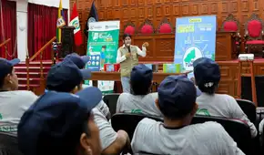 Capacitan a personal de limpieza de la Corte de Tumbes en segregación de residuos