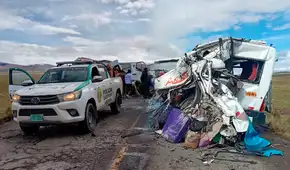 Nueve personas fallecidas deja choque entre miniván y tráiler en carretera Arequipa-Puno