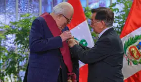 Julio Velarde: Presidente Balcázar condecora al titular del BCRP con la más alta distinción que otorga el Estado peruano