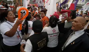 Debate presidencial: portátiles del APRA y el fujimorismo se enfrentan a las afueras del Centro de Convenciones