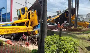 Grúa se vuelca y causa daños a vehículos que circulaban en la av. Del Pinar en Surco