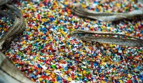 Científicos de este país de Sudamérica están desarrollando un dispositivo doméstico para remover microplásticos del agua potable