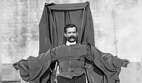 El sastre que intentó volar y revolucionar los paracaídas, pero terminó envolviendo a la Torre de Eiffel en una trágica historia