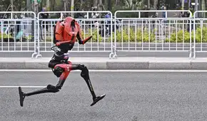 China y su robot humanoide hacen historia al ganar la media maratón de Pekín y superar récord humano