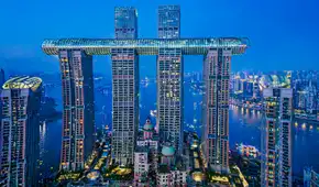 China marca un hito histórico con el rascacielos horizontal más alto del mundo a 250 metros de altura: pesa como la Torre Eiffel